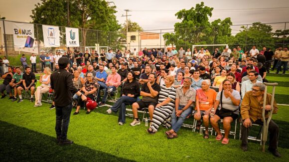 Omar López Campos sostiene encuentro con habitantes de la CNOP en Culiacán; destaca programas sociales