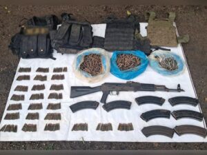 Operativo en Concordia, Sinaloa; detienen a 10, siete de ellos extranjeros, con arsenal y droga