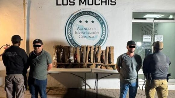 “Ocultaron las armas de fuego en el tanque de gasolina”; detenidos por fusiles exclusivos del Ejército, en Ahome, Sinaloa, son investigados por la FGR