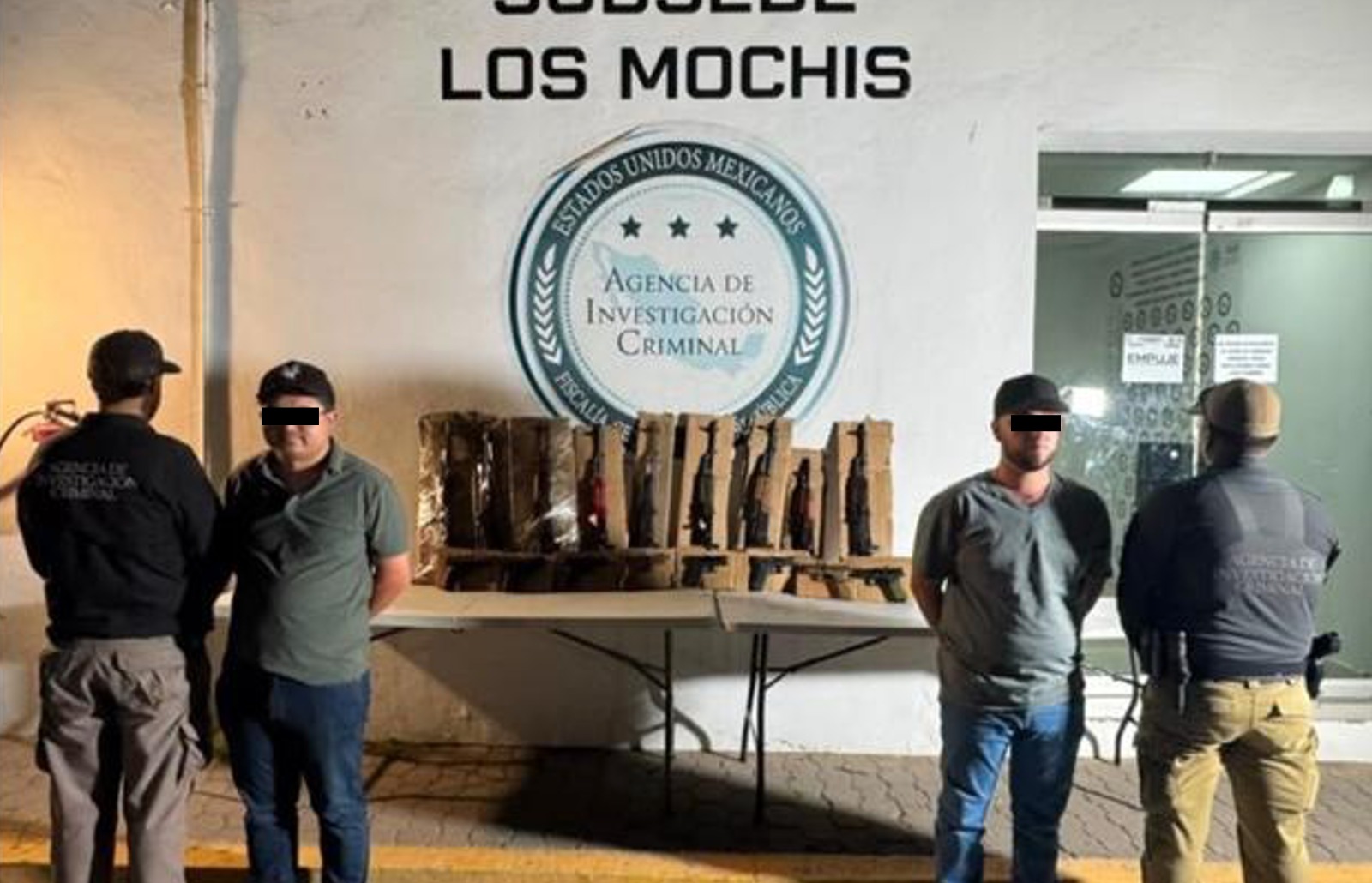Policías federales detienen a dos hombres con armas largas, droga y cartuchos útiles, en Ahome, Sinaloa