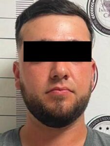 Policías federales detienen a dos hombres con armas largas, droga y cartuchos útiles, en Ahome, Sinaloa 