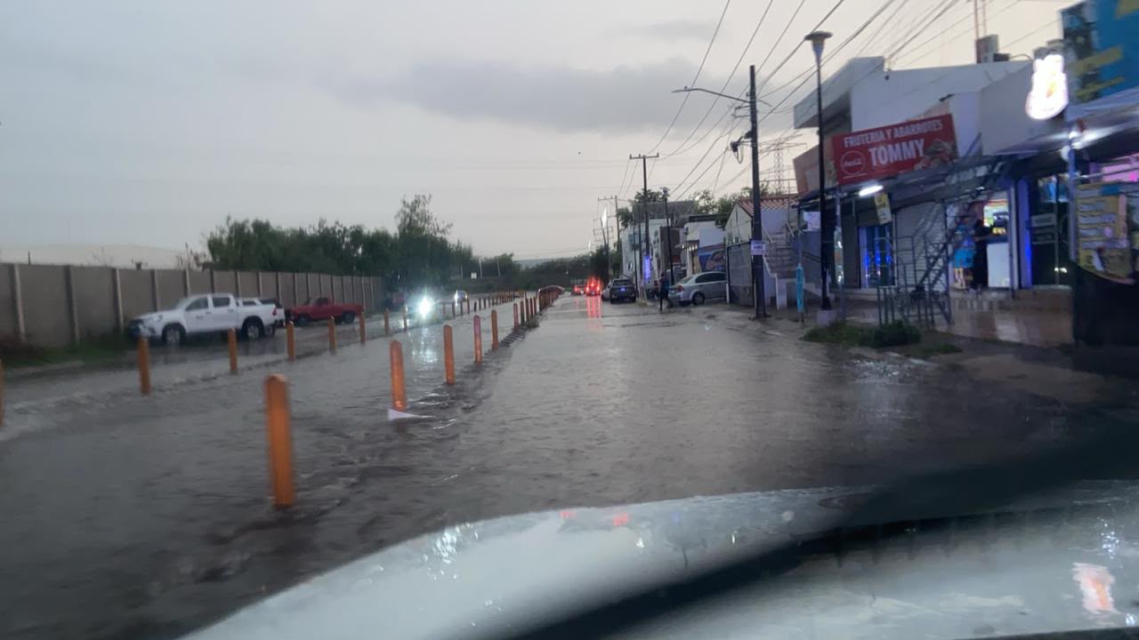 Rescatan a 4 personas que fueron arrastradas por un arroyo en Carrizalejo, Culiacán