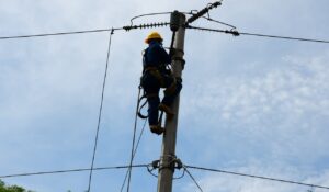 Si hemos pedido a CFE que acelere la reconexión de la energía eléctrica en poblaciones afectadas: Gobernadora