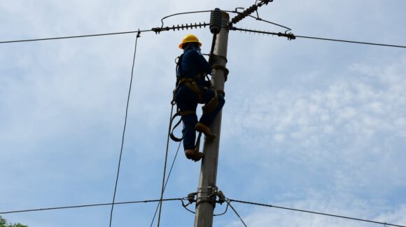 Si hemos pedido a CFE que acelere la reconexión de la energía eléctrica en poblaciones afectadas: Gobernadora