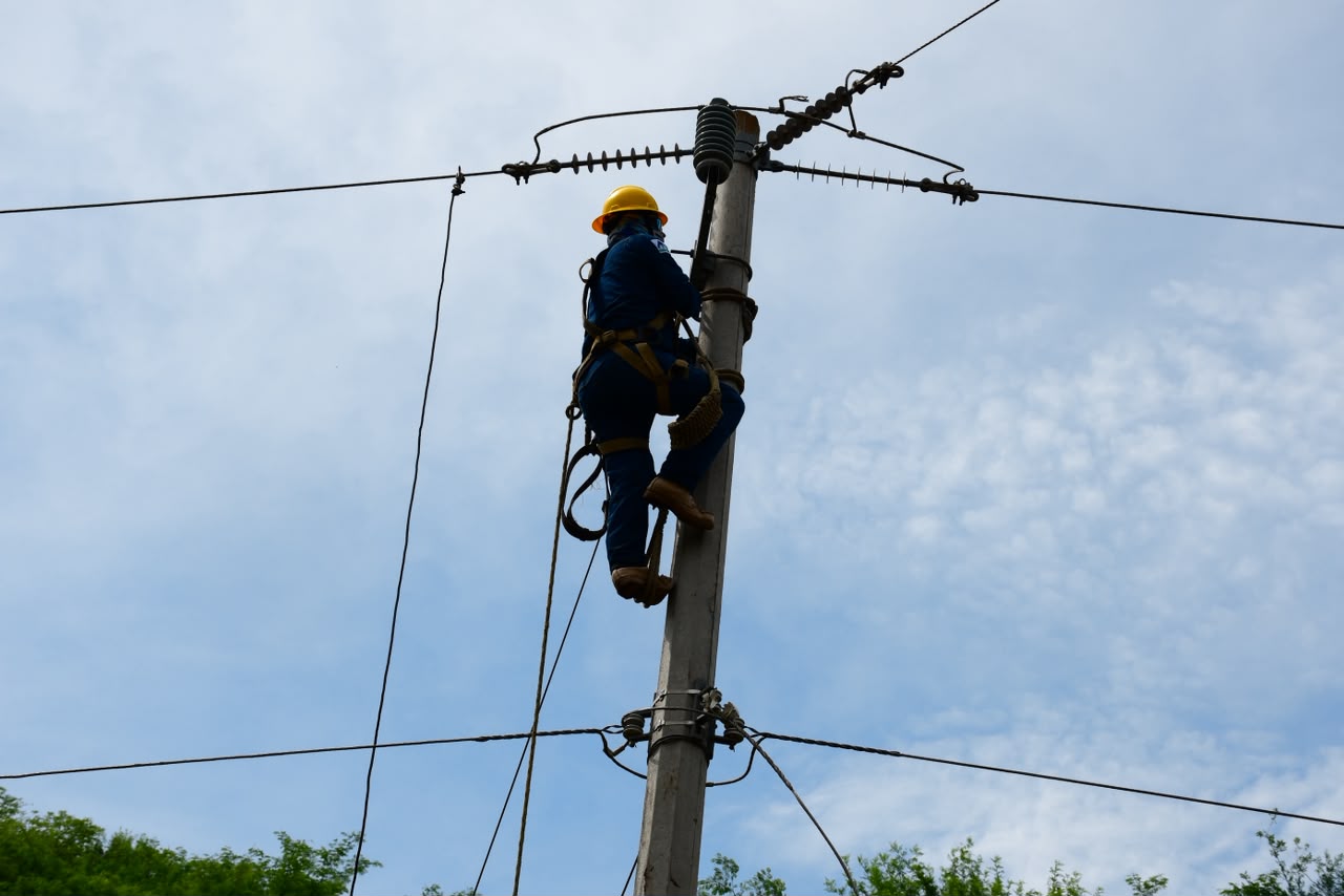 Restablecido casi al 100 por ciento el servicio de energía eléctrica en la sierra de Choix tras lluvias