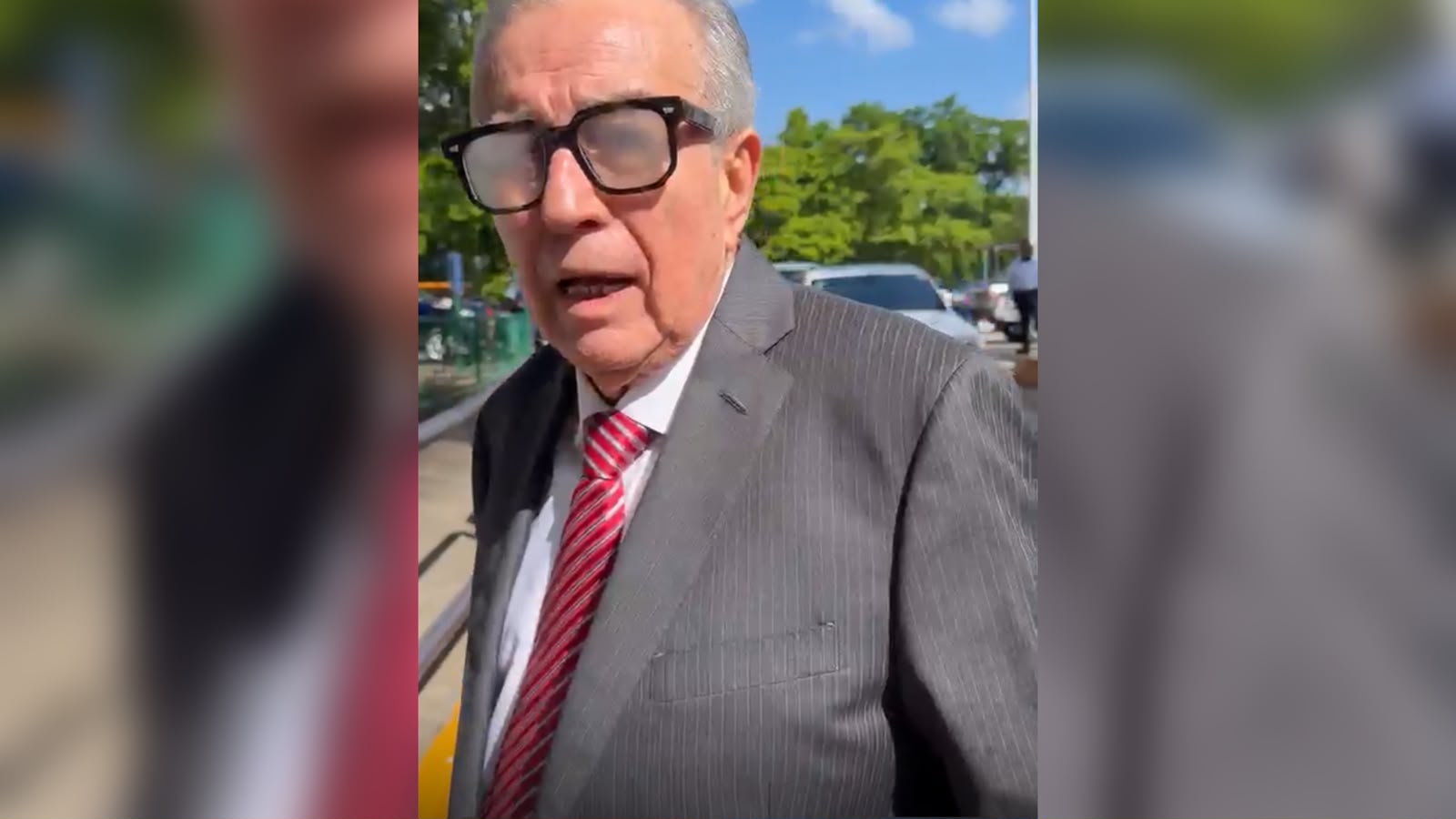 Rocha regresa a Palacio de Gobierno y atiende a madres buscadoras