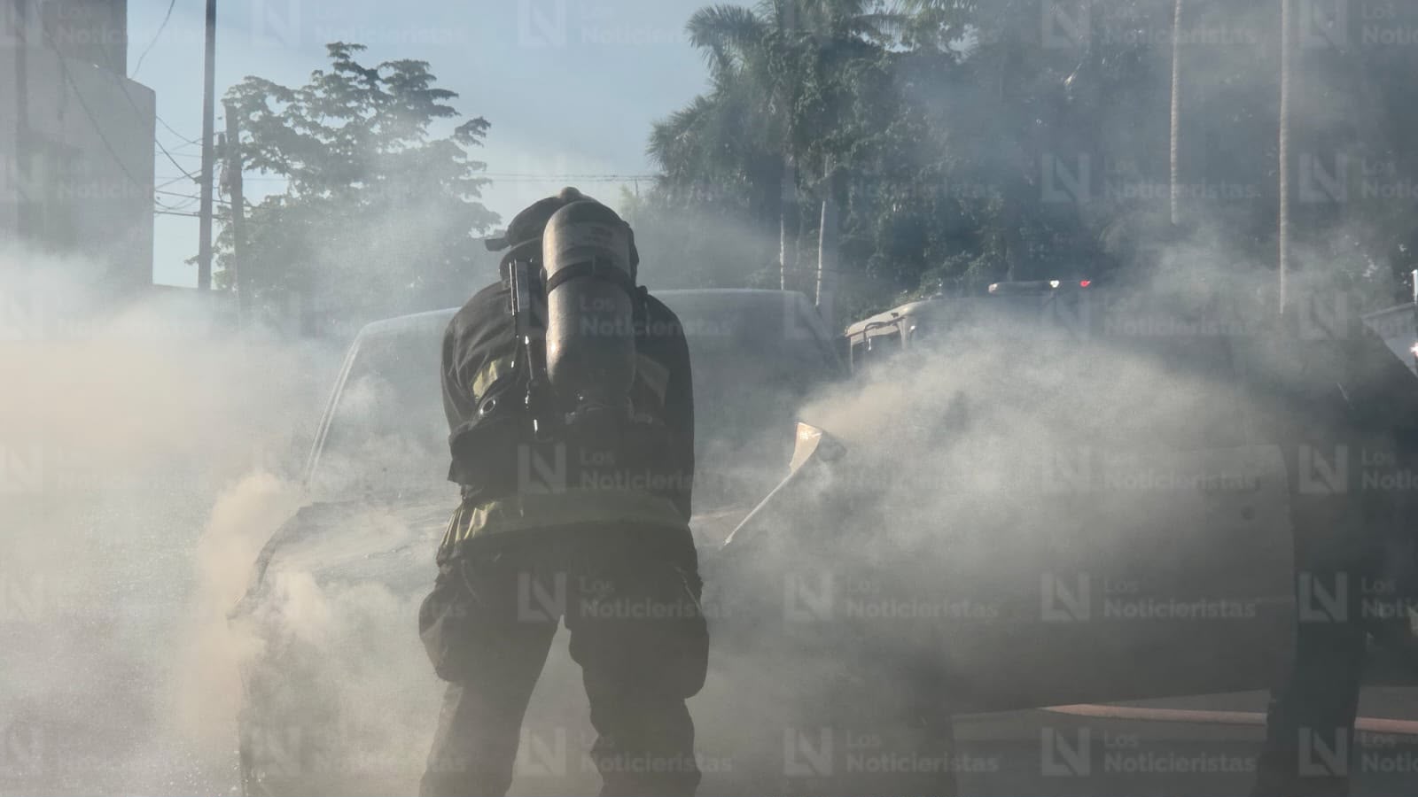 Se incendia camioneta en la Jorge Almada de Culiacán, no hay lesionados