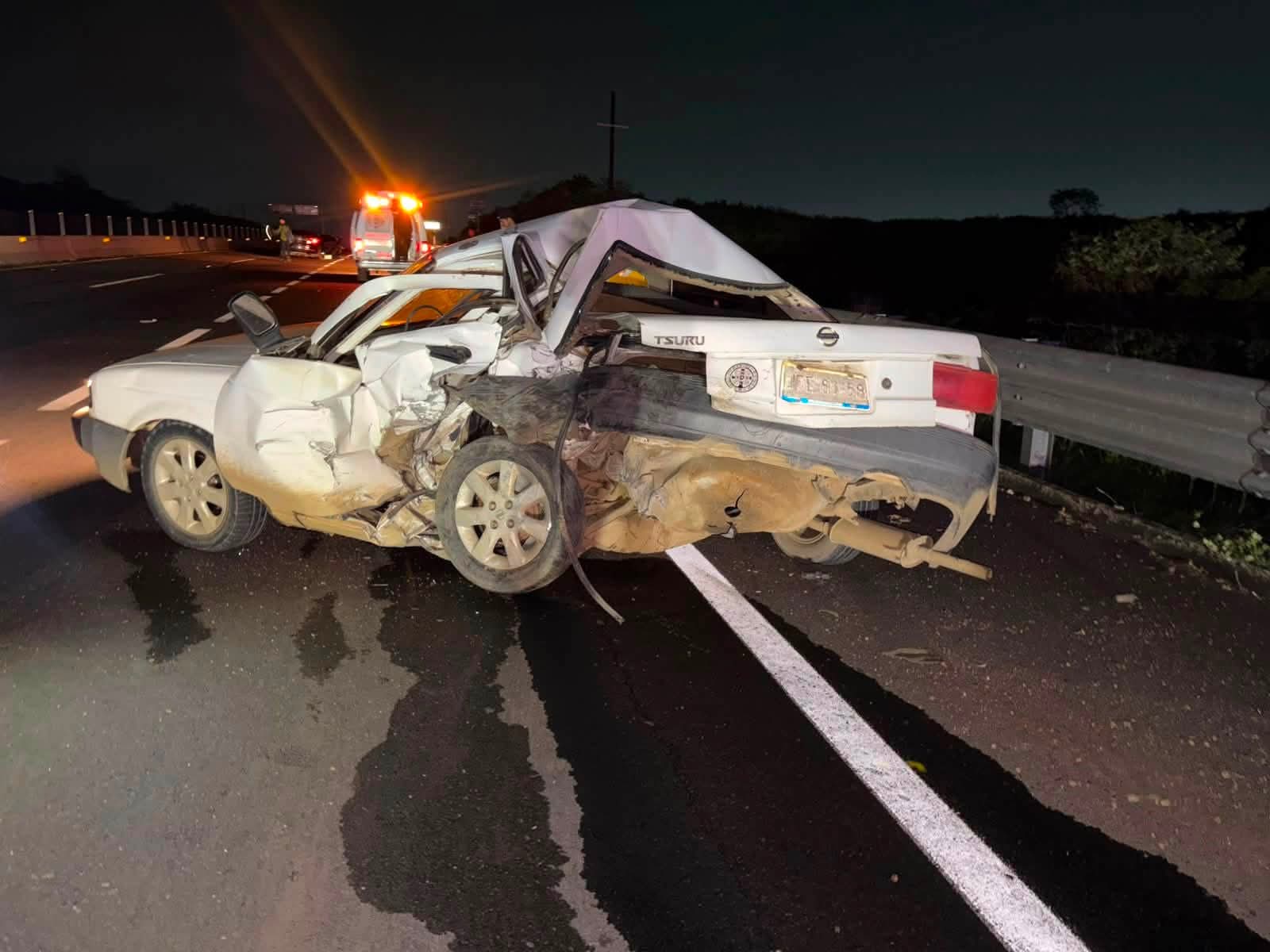 Se registra fuerte choque por alcance en la maxipista Mazatlán-Culiacán; una persona resulta lesionada