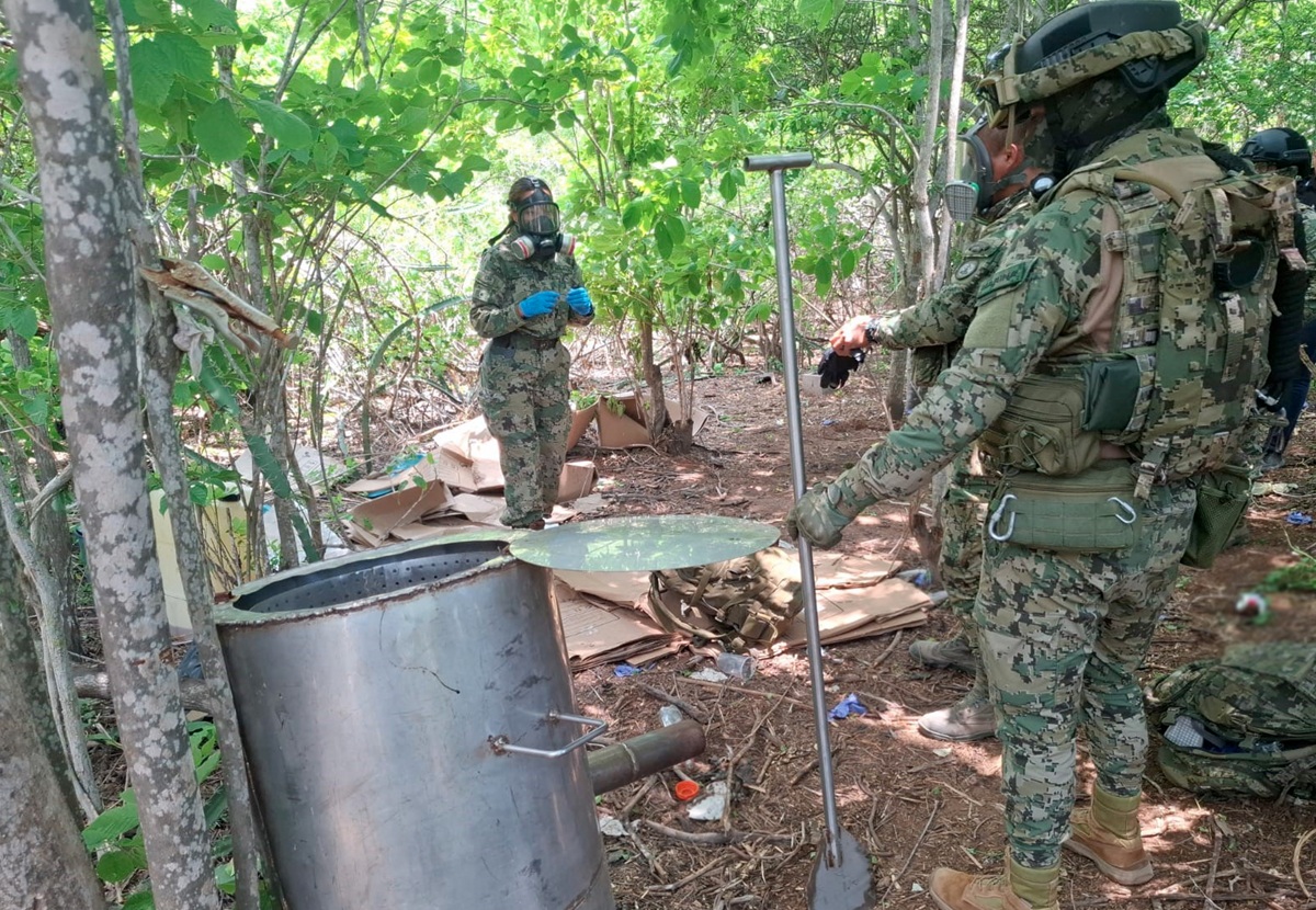 Semar destruye laboratorio clandestino en Culiacán, Sinaloa