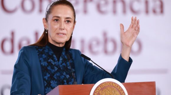 Sheinbaum alerta por jóvenes que usan la IA como psicólogo y plantea regular celulares en escuelas