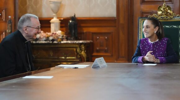 Sheinbaum recibe a Pietro Parolin en Palacio Nacional; hablan de paz e Inteligencia Artificial