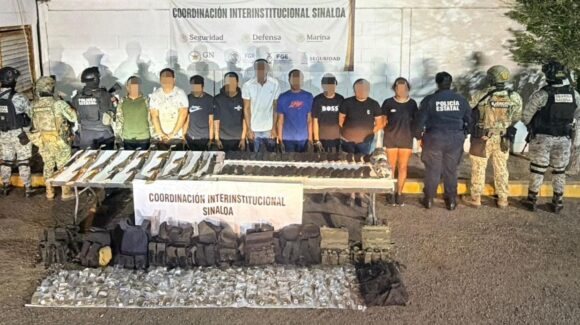 Detienen a 9 civiles, entre ellos mujeres, colombianos y un cubano, en Rosario, Sinaloa; les aseguraron 9 “cuernos de chivo”