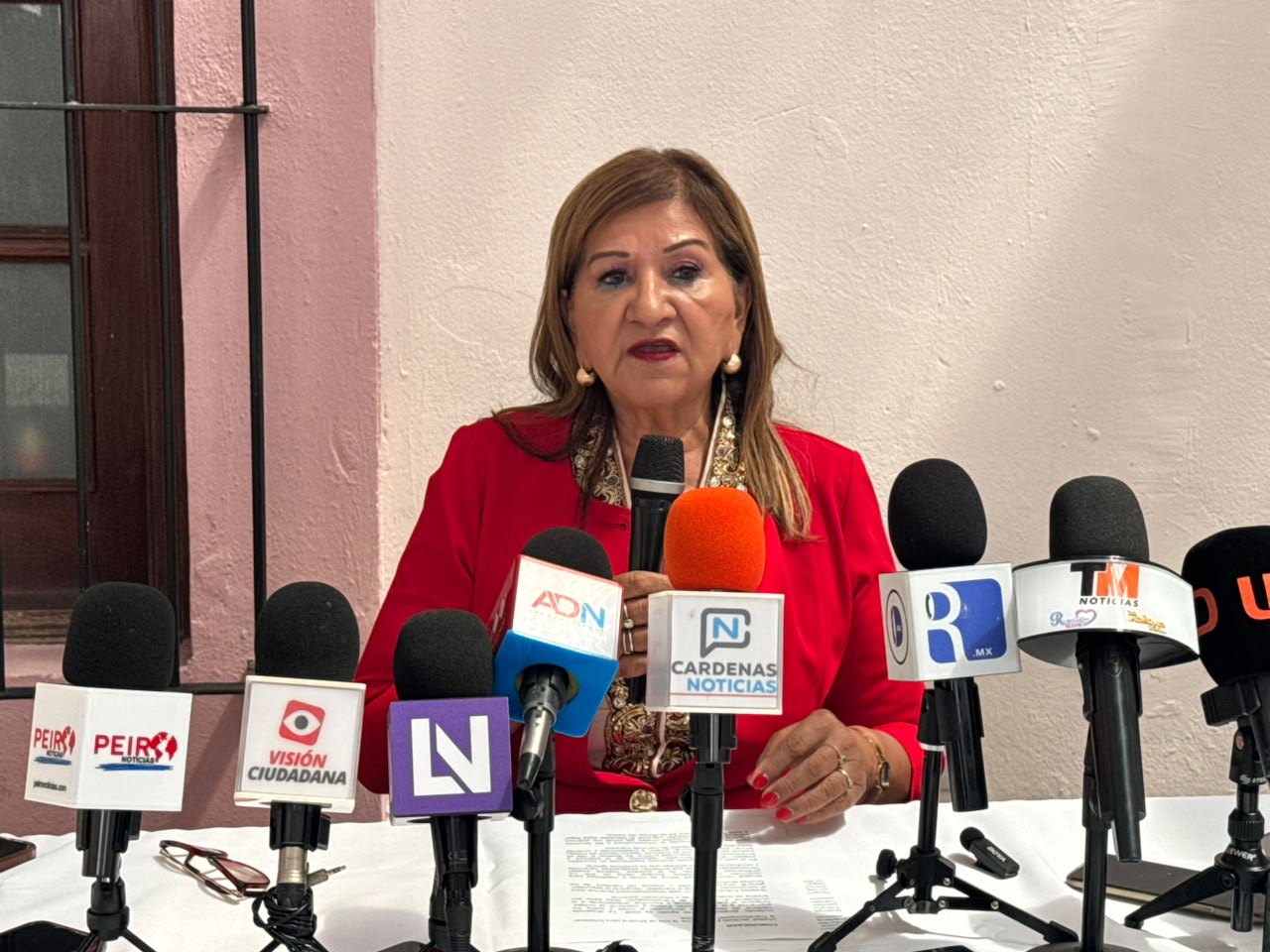 Tere Guerra Ochoa en conferencia de prensa en Culiacán