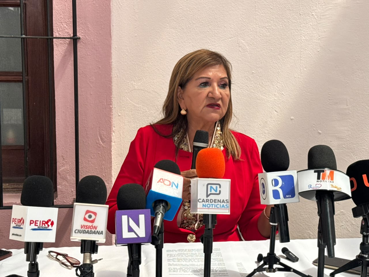 Tere Guerra Ochoa en conferencia de prensa en Culiacán