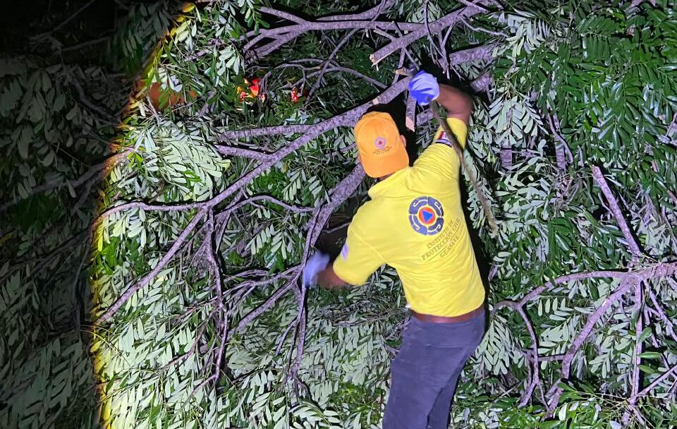 Tormenta de rápida formación deja daños en comunidades de Guasave