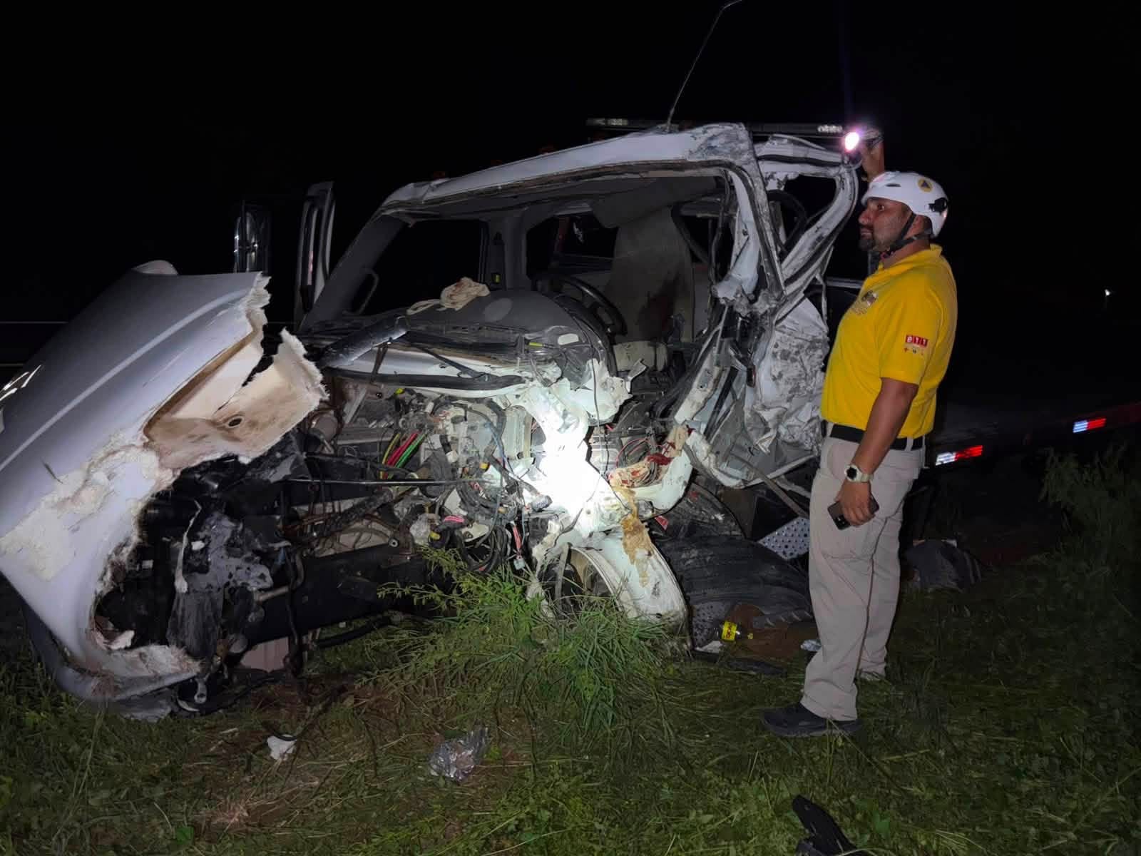 Tráiler y grua generan accidente y dejan a tres lesionados en la Mazatlán-Escuinapa