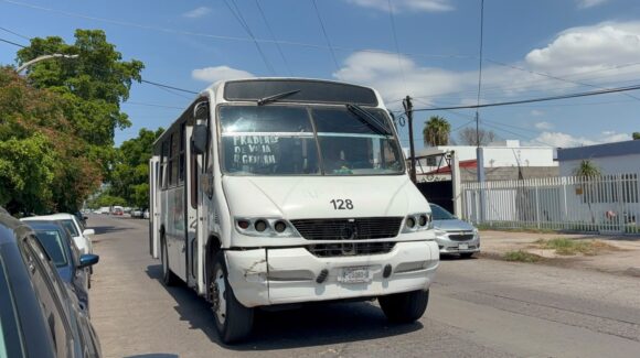 Refuerzan inspectores de vialidad revisión al transporte urbano en Los Mochis ante regreso a clases