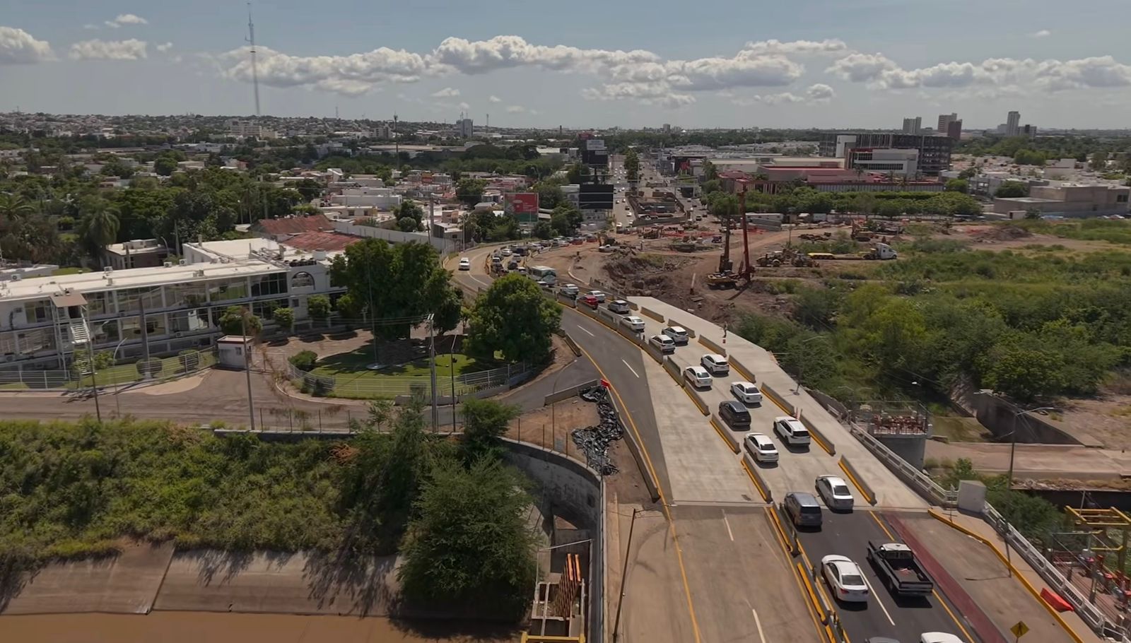 Ya hay paso por el bulevar Pedro Infante, a la altura del Congreso en Culiacán, este domingo