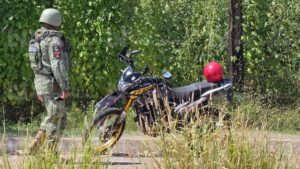 abandonan arma de fuego corta en un vehiculo y una motocicleta tras asesinato en la toledo de culiacan ejercito