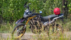 abandonan arma de fuego corta en un vehiculo y una motocicleta tras asesinato en la toledo de culiacan moto
