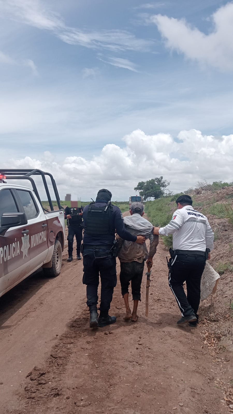 Abuelito queda atrapado en un dren durante dos días