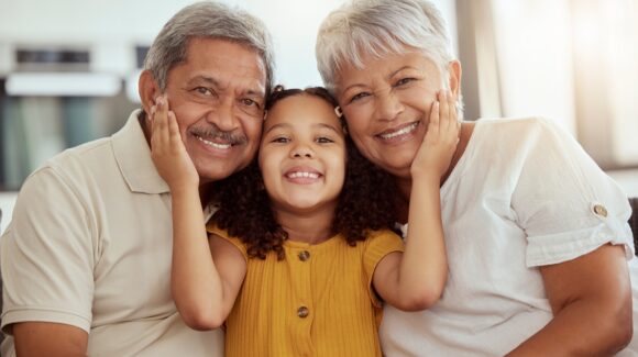 ¡Feliz Día del Abuelo! Es momento de reconocer y apapachar a las personas adultas mayores