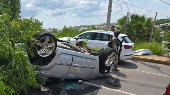 Se registra aparatoso accidente de tránsito en la colonia 22 de Diciembre de Culiacán