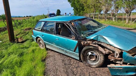 Mujer resulta lesionada tras sufrir aparatoso accidente en el ejido Revolución, Ahome, Sinaloa