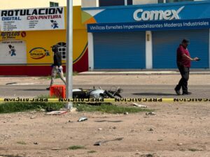 Muere maestro en accidente vial cuando viajaba en motocicleta sobre la carretera Guamúchil-Mocorito