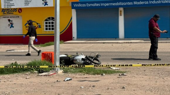 Muere maestro en accidente vial cuando viajaba en motocicleta sobre la carretera Guamúchil-Mocorito