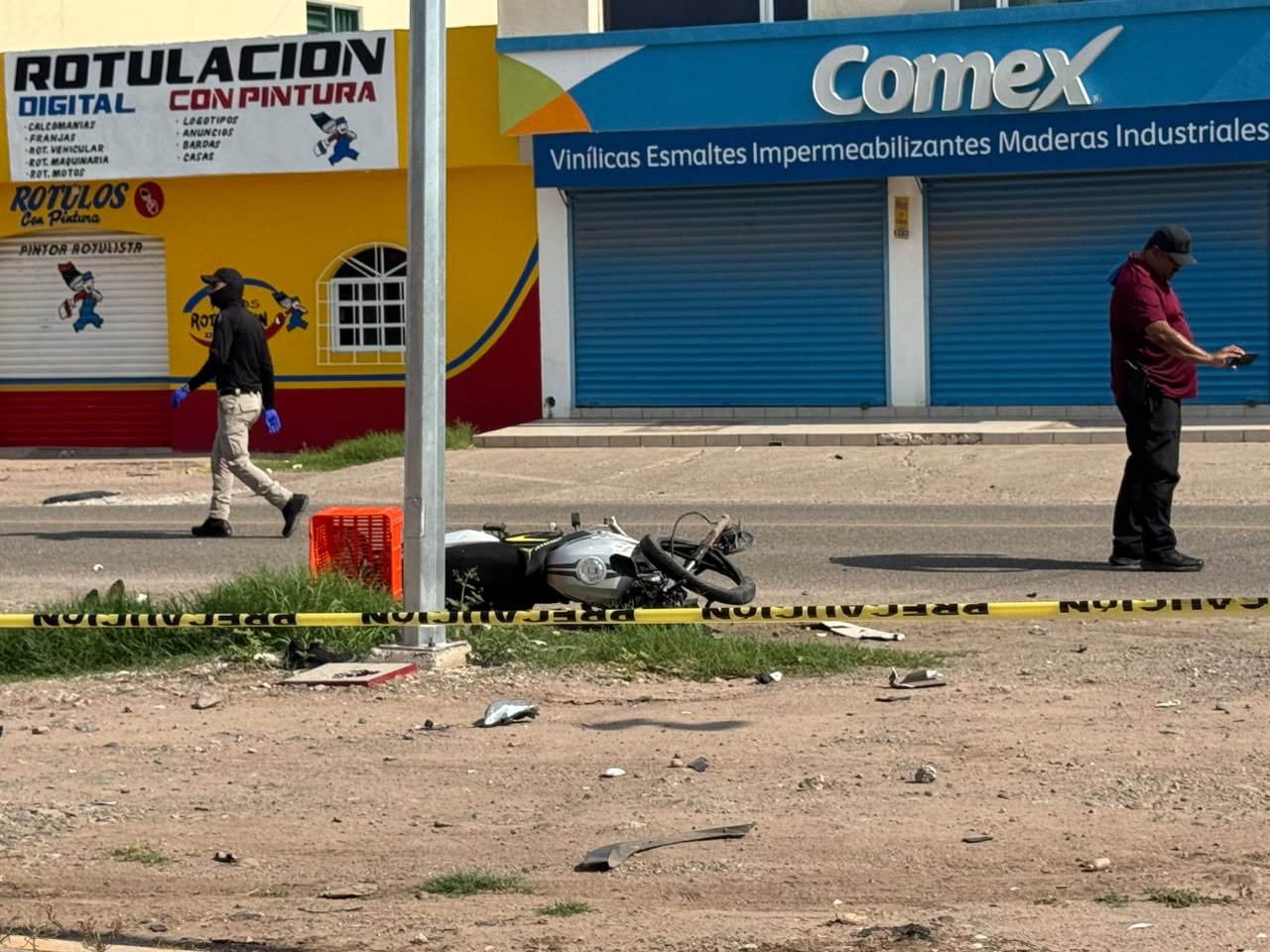 Muere maestro en accidente vial cuando viajaba en motocicleta sobre la carretera Guamúchil-Mocorito