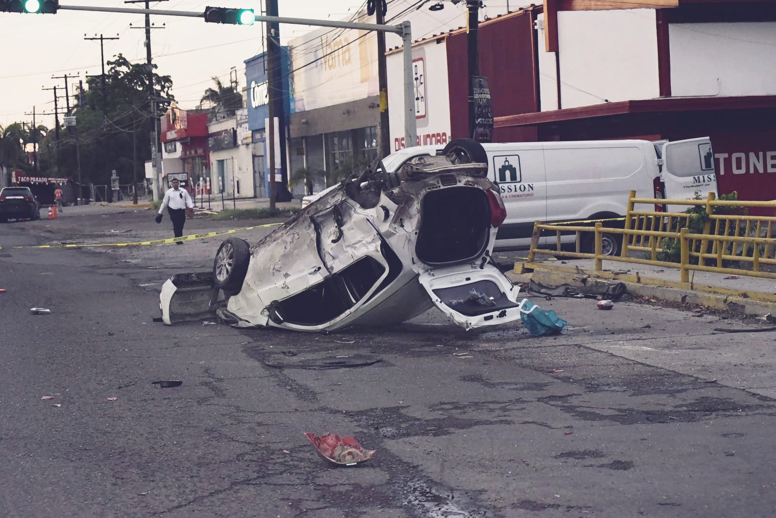 Mujer que viajaba en vehículo de alquiler pierde la vida, en Los Mochis