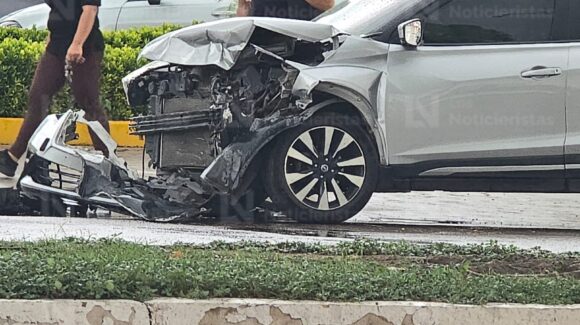 Aparatoso accidente de tránsito en el Tres Ríos de Culiacán deja un lesionado leve