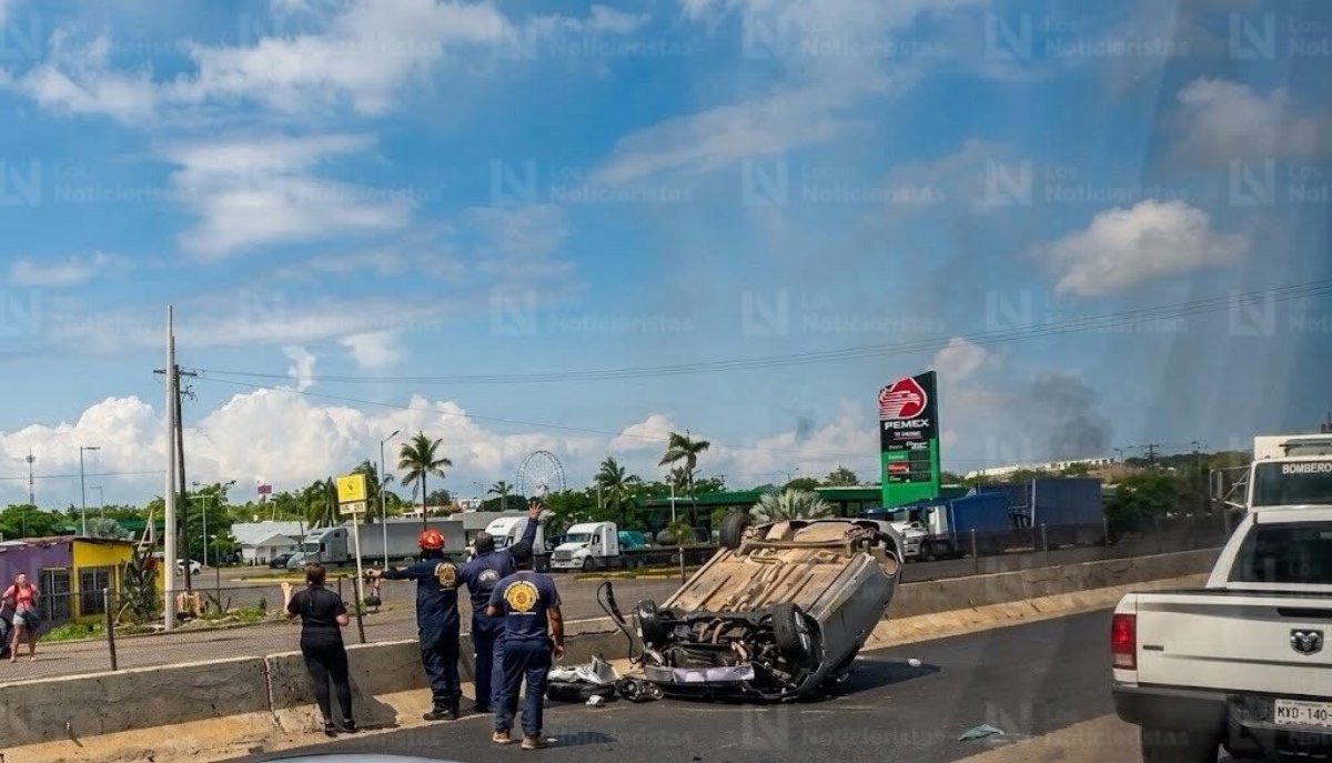 Aparatosa volcadura en la México 15 deja un hombre lesionado al sur de Mazatlán