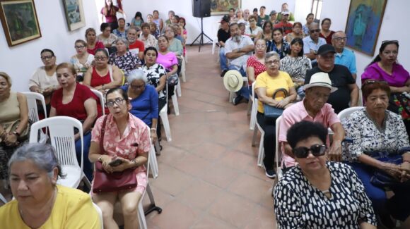Adultos mayores conocen cómo hacer valer su derecho a la pensión alimentaria en Mazatlán, Sinaloa