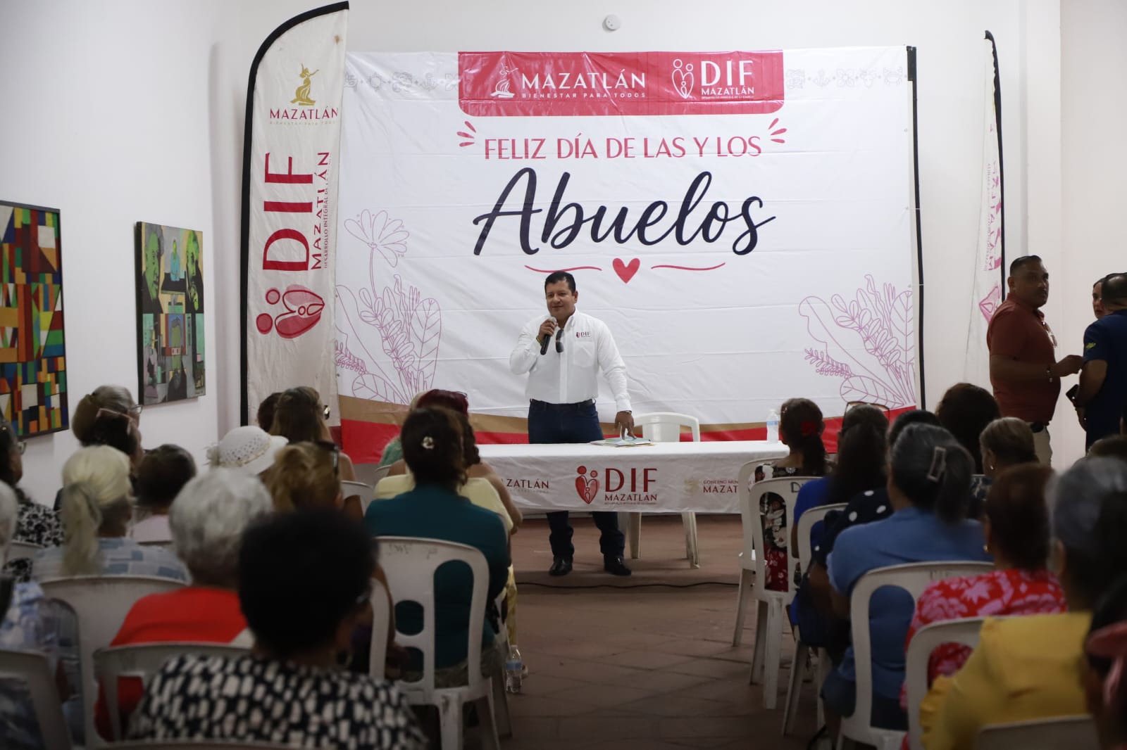 Actividad por el Día de las y los Abuelos en Mazatlán