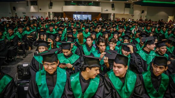 Se gradúan 820 estudiantes de CONALEP en Culiacán; destacan oportunidades para jóvenes