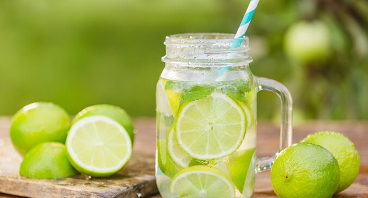 Agua con limón