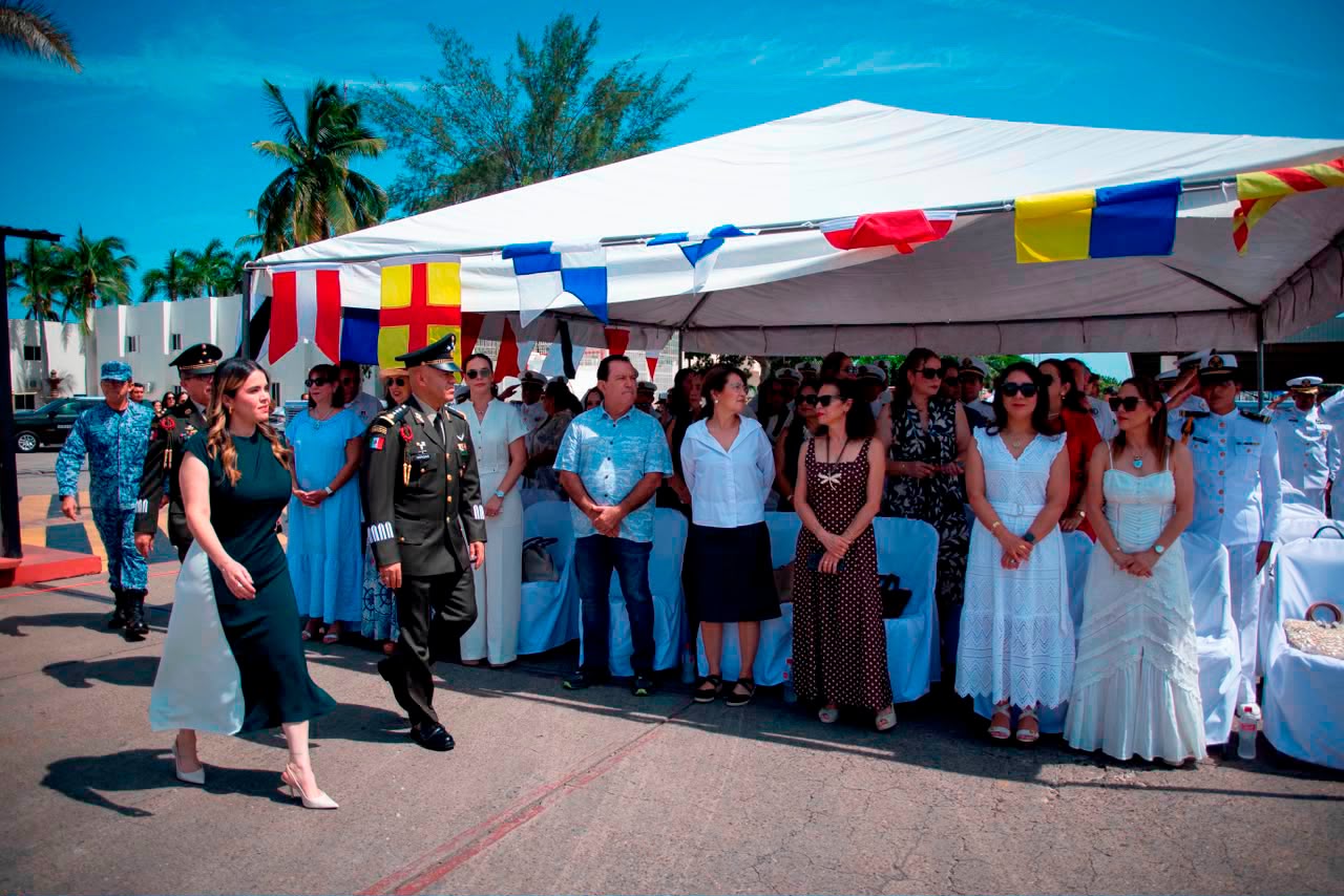 Ramos Villarreal es testigo de ceremonia de entrega-recepción del mando de armas de la Cuarta Región Naval