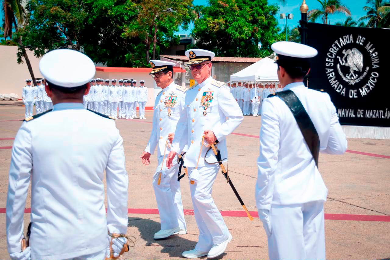 Ramos Villarreal es testigo de ceremonia de entrega-recepción del mando de armas de la Cuarta Región Naval