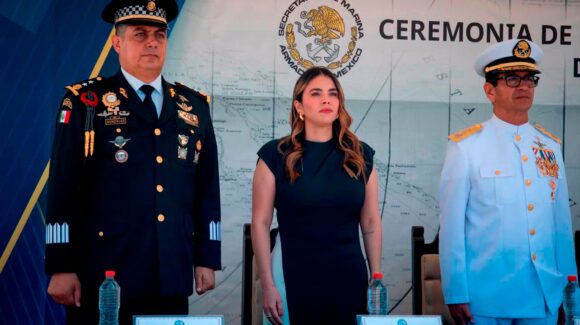 Ramos Villarreal es testigo de ceremonia de entrega-recepción del mando de armas de la Cuarta Región Naval