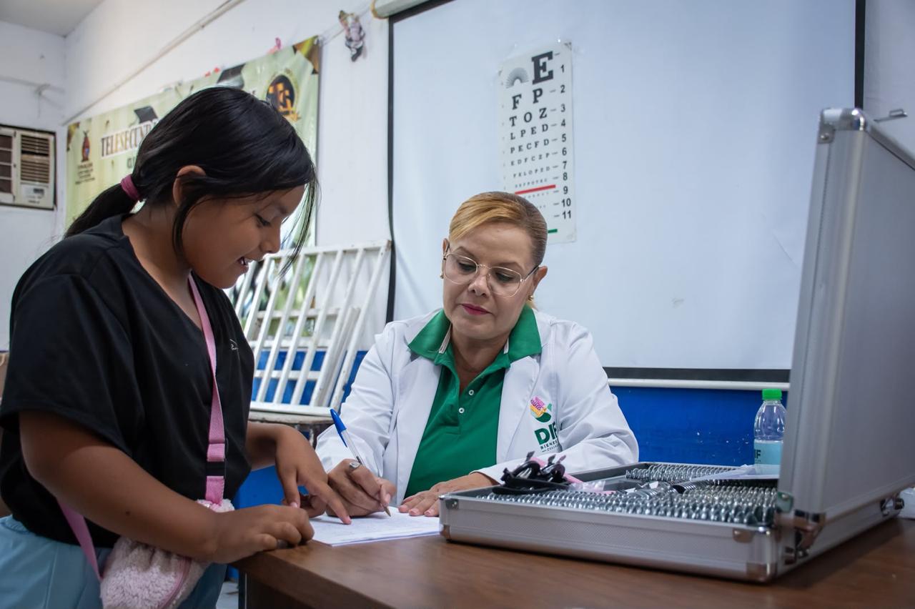Encabeza la alcaldesa Ramos Villarreal entrega de apoyos y servicios médicos en Tepuche