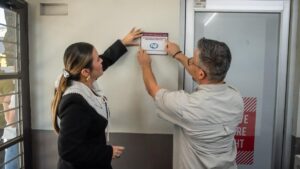 alcaldesa entrega distintivo nafin a empresa de aeropartes de culiacan sin