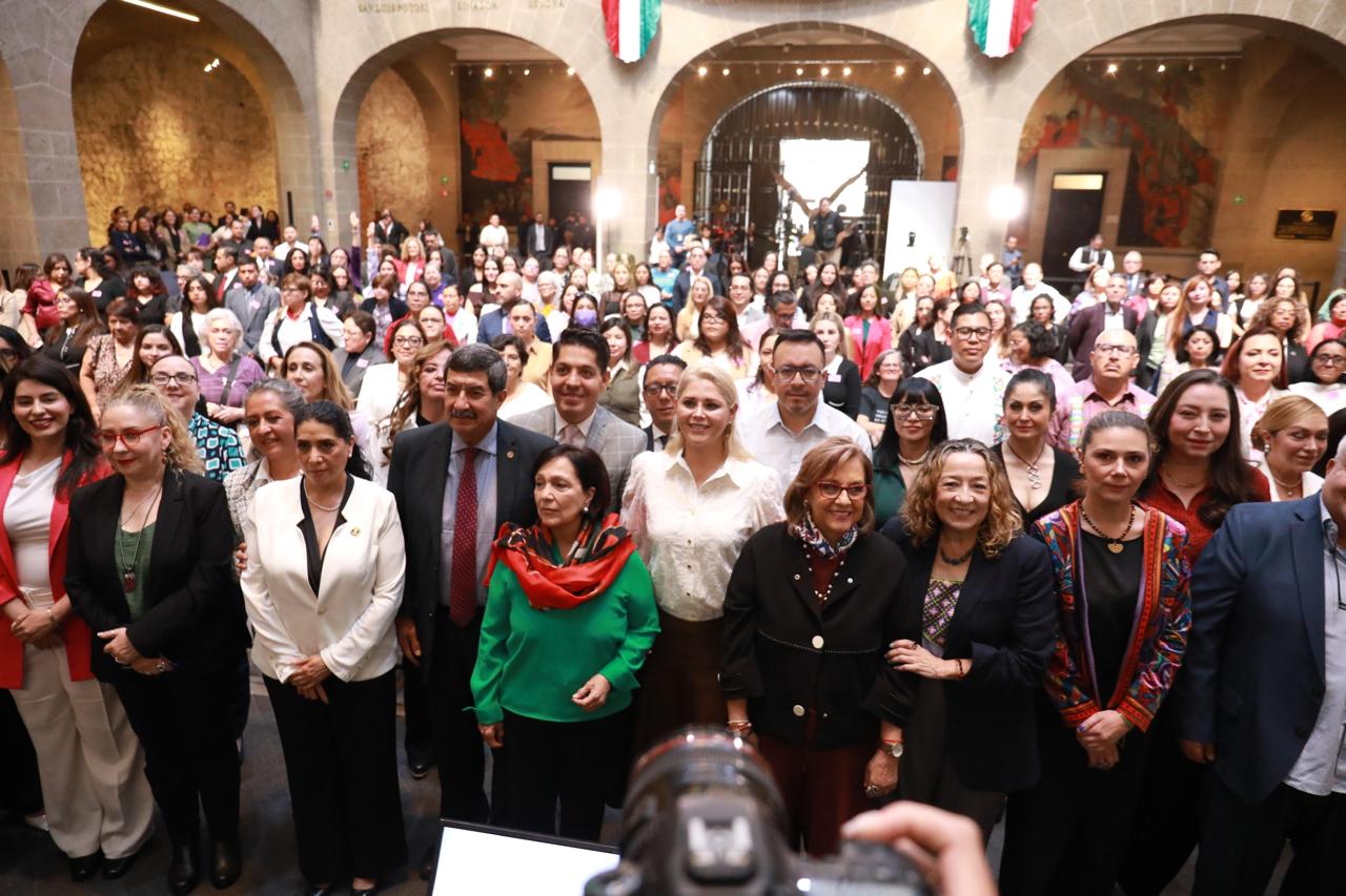 Ana Francis Chiquete en mesas de diálogo del Senado de la República