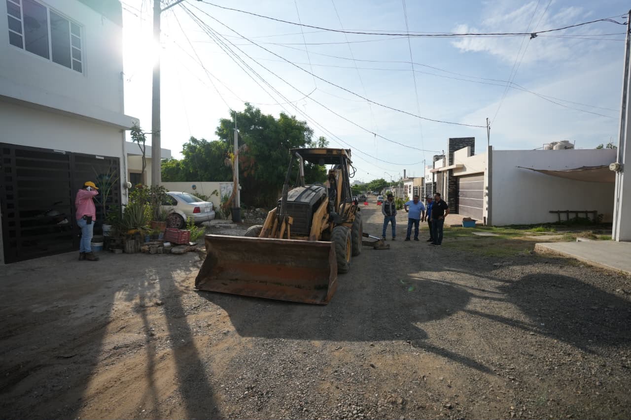 Arrancan pavimentación y rehabilitación de drenaje en Valles del Ejido, en Mazatlán