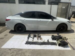 Detienen a dos y aseguran armas en Mazatlán