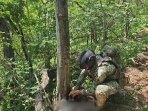 Explosivos y arsenal asegurado en zona rural de Mazatlán