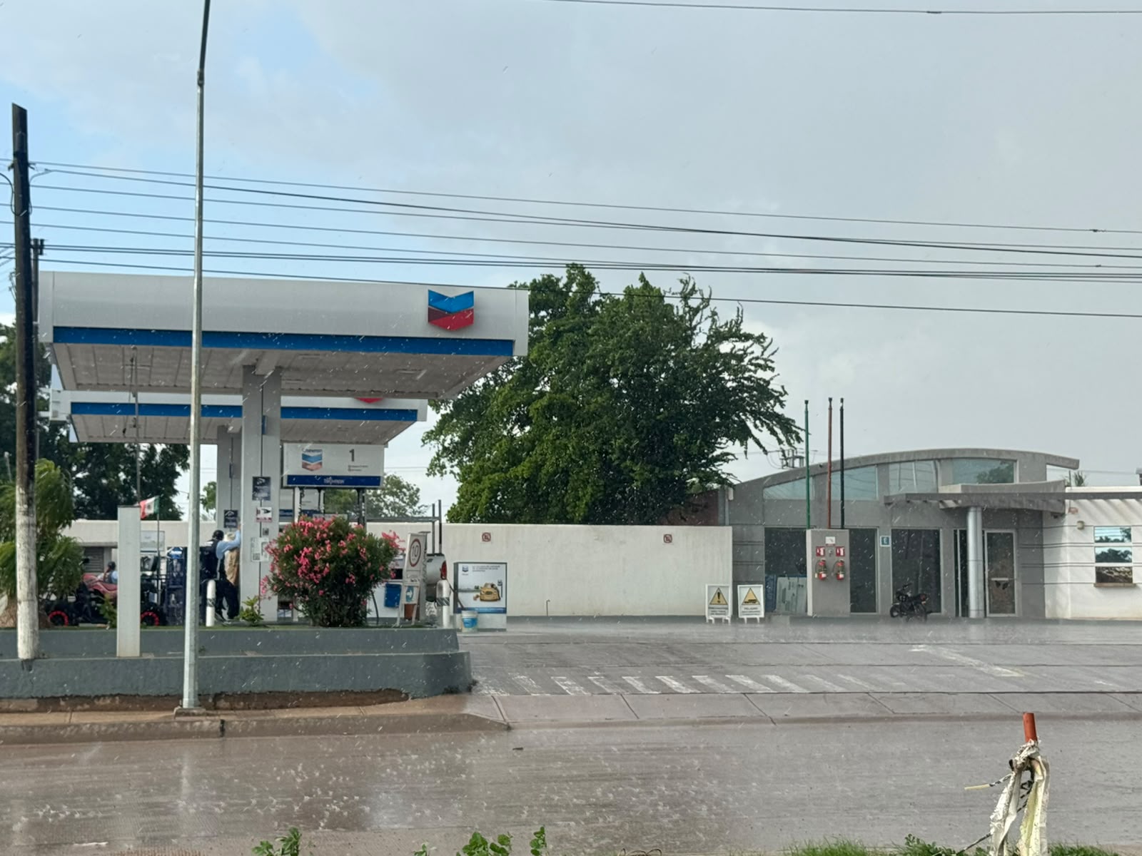 Asaltan gasolinera en Salvador Alvarado