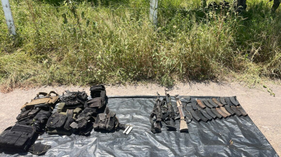 Ejército desarticula célula armada en Escuinapa, Sinaloa; hay siete detenidos y arsenal asegurado tras balacera