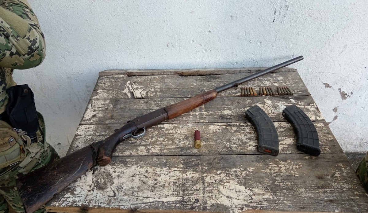 Aseguramiento de droga y armas en Mazatlán y San Ignacio